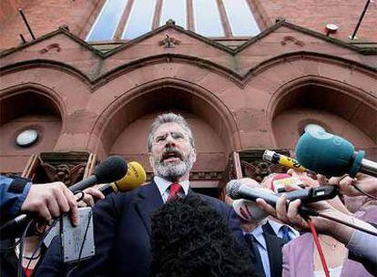 El líder del Sinn Fein, Gerry Adams, durante una acto electoral el martes en Belfast