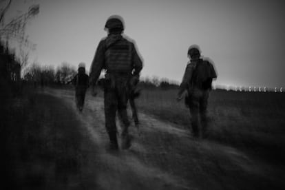 Un grupo de soldados del Ejército mexicano, durante un patrullaje nocturno a orillas del río Bravo, en el Estado de Tamaulipas, en la frontera con Estados Unidos.