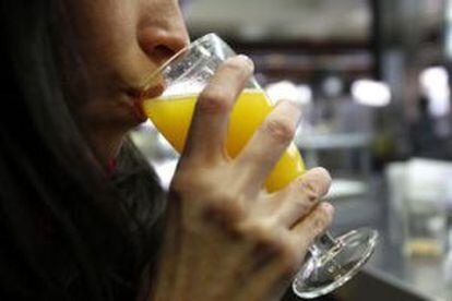 Casi la mitad de los zumos que sirven bares y restaurantes están contaminados.