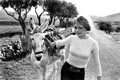 La actriz Brigitte Bardot, en Almería en 1968, fotografiada cuando estuvo rodando el wéstern 'Shalako'.