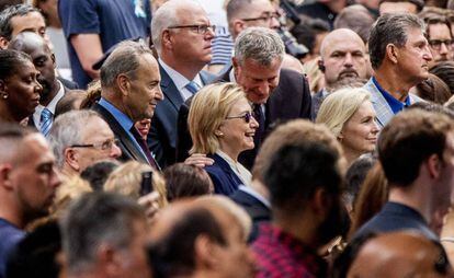 Clinton en la ceremonia del 11-S junto a el alcalde de Nueva York.