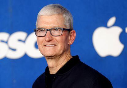 
Tim Cook ha cumplido este martes diez años como máximo responsable de Apple, después de la renuncia por motivos de salud del cofundador y hasta entonces consejero delegado, Steve Jobs, quien moriría el 5 de octubre de ese mismo año. 
