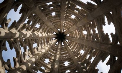 Vista del pinacle del cimbori de la catedral de Barcelona.