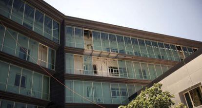 Daños causados en las oficinas del primer ministro Libio el pasado sábado tras un ataque.