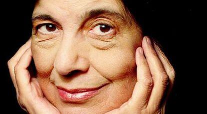Susan Sontag, escritora y periodista, fotografiada en el Hotel Clarís de Barcelona en 2003.