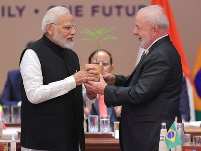 El primer ministro indio Narendra Modi junto al presidente brasileño Luiz Inacio Lula da Silva durante el cierre de la cumbre del G20 celebrada en Nueva Delhi.