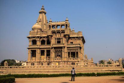 Palacio del barón Empain, considerado una obra maestra arquitectónica inspirada en los templos hindúes.