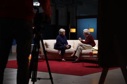 Milá and Vargas Llosa, during the interview.