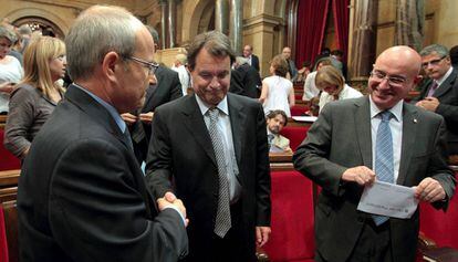 José Montilla saluda a Artur Mas, al termino de un pleno de 2010 sobre el Estatut.