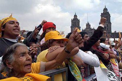 Simpatizantes de Andrés Manuel López Obrador, candidato perdedor de las pasadas elecciones de México, durante un mitin en agosto en la plaza del Zócalo de Ciudad de México.