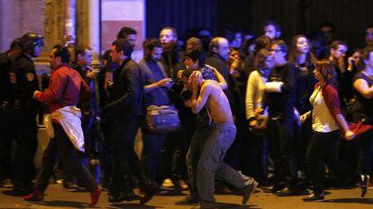 Momento de pánico en las cercanías de la sala Bataclán, en noviembre de 2015, tras el atentado islamista.