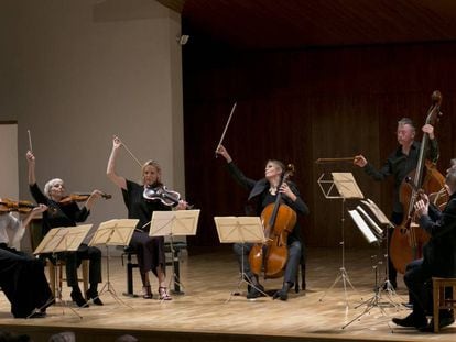 Arcos arriba tras el último acorde del último movimiento del 'Octeto' de Schubert.