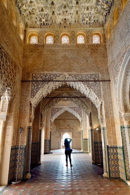 La Sala de los Reyes es el gran espacio emblemático del Palacio de los Leones de la Alhambra. 