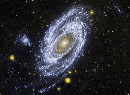 La galaxia M81 fotografiada por el 'Galaxy Evolution Explorer'.