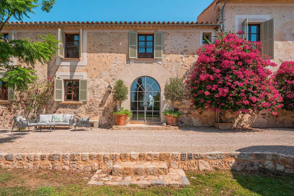 Las tres casas de la semana: finca mallorquina con capilla por 6 millones de euros | Negocios