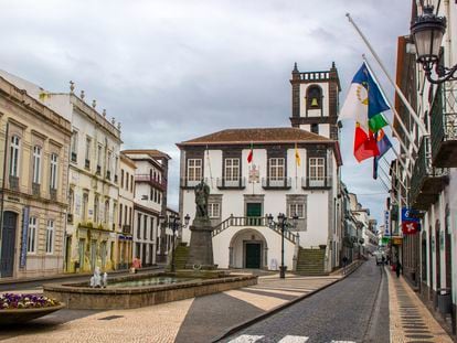 Vista del ayuntamiento de Ponta Delgada, en la isla de Sao Miguel, en la región autónoma de las Azores.