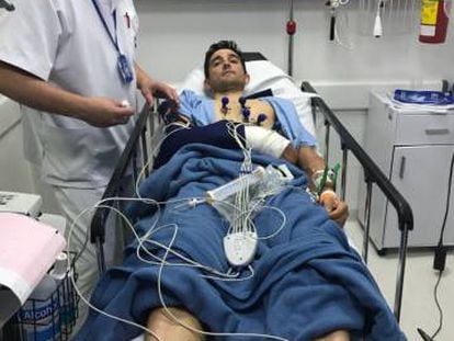 Óscar Sevilla, en el hospital de Bogotá tras el atraco.