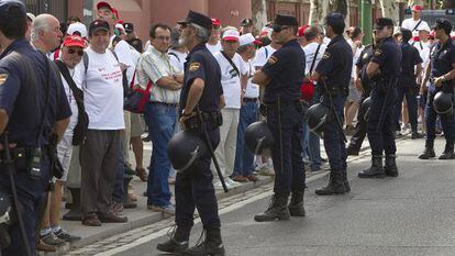Protesta de los trabajadores de Santana ante el Palacio de San Telmo, Sevilla.
