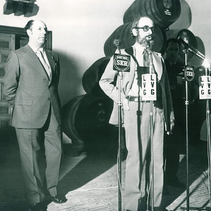 Antonio Mairena y José Manuel Caballero Bonald en 1981.