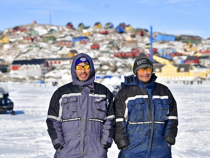 Dos vecinos del poblado 
pesquero de Uummannaq.