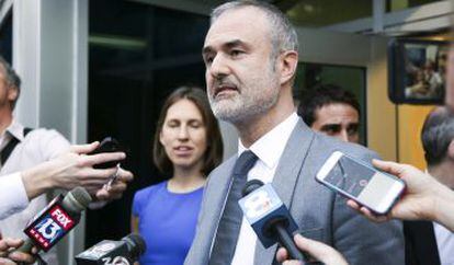 Nick Denton, fundador de Gawker, a la salida del tribunal de la Florida.