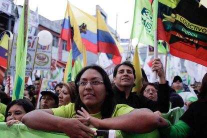 Simpatizantes apoyan al presidente de Ecuador, Lenin Moreno.