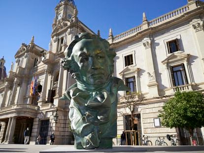 Un falla que recrea un premio Goya en Valencia.
