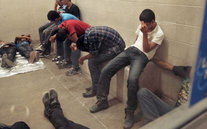 Inmigrantes indocumentados detenidos por la polic&iacute;a fronteriza en Texas
