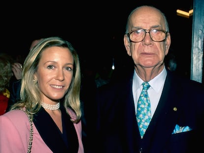 El escritor y premio Nobel Camilo José Cela y su esposa Marina Castaño, en una imagen de 2000.