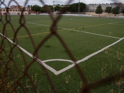 Un campo de fútbol durante el confinamiento.