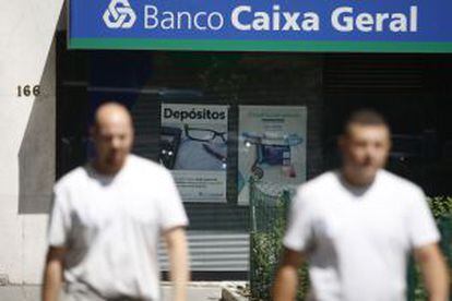 Oferta de depósitos en una oficina de Banco Caixa Geral en Madrid.