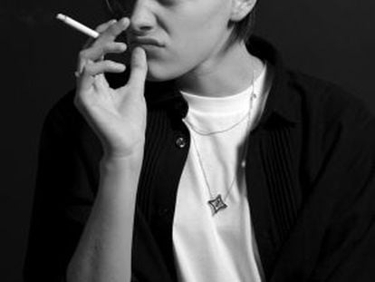 Erika Linder, caracterizada como un joven Leo DiCaprio para la edición de 2011 de la revista Candy.