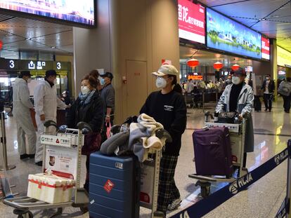 Viajeros en el aeropuerto de la ciudad china de Harbin el 11 de abril.