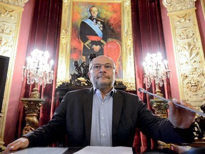 El alcalde de Ourense presenta su dimisión