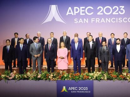 Foto de familia de los líderes en la cumbre de la APEC.