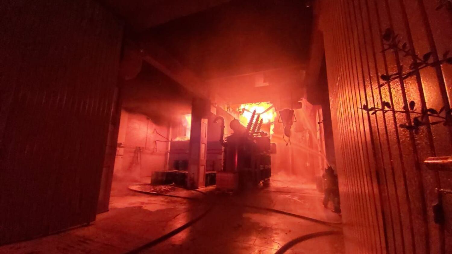 El interior del Centro de Control del Metro en la calle de Delicias durante la madrugada de este sábado.