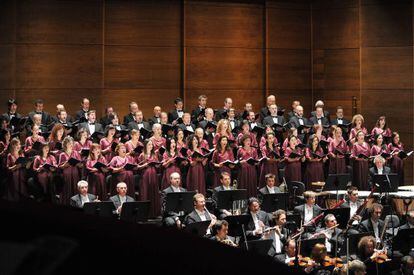 La orquesta y el coro del Liceo en un concierto de Brahms