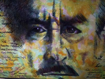 Mural colgado a las puertas del palacio de Bellas Artes de México, con el rostro del escritor mexicano Carlos Fuentes.