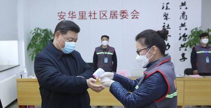 El presidente chino Xi Jinping, durante la visita a un hospital durante el brote de coronavirus. 
