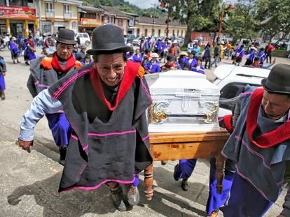 Funeral del líder indígena misak, Jesús Antonio Montano, en Silvia (Colombia), en junio de 2022.