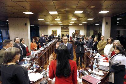 El nuevo presidente del Supremo venezolano, Maikel José Moreno jura su cargo.
