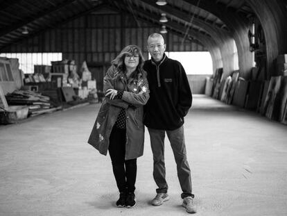 Isabel Coixet y Cai Guo-Qiang en el estudio del artista en New Jersey, en mayo de 2017. | Vídeo: Avance del documental 'El Espíritu de la Pintura'.