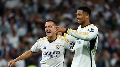 Lucas y Bellingham celebran el gol del inglés este domingo en el Bernabéu que dio la victoria al Madrid ante el Barcelona.