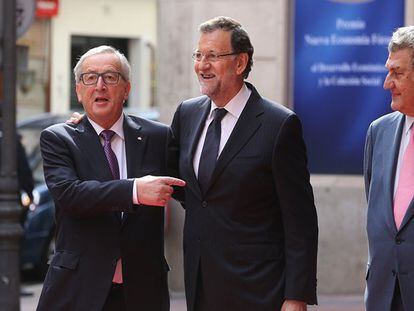 Jean-Claude Junker con el presidente Mariano Rajoy, en Madrid en octubre de 2015. Uly Martín