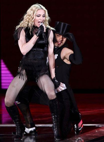 La cantante estadounidense Madonna en concierto del parque Belavista de Lisboa (Portugal) dentro de su gira mundial 'Sticky and Sweet'