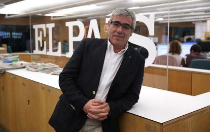 El escritor Fernando García Sanz en la redacción de EL PAÍS.