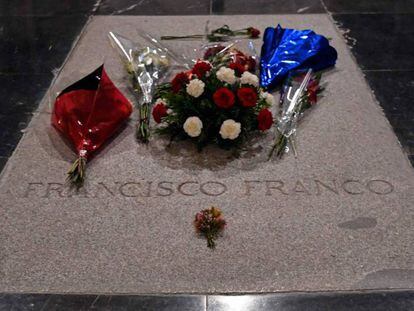 La tumba de Francisco Franco, en el Valle de los Caídos. En vídeo, así ha sido la exhumación de Franco.