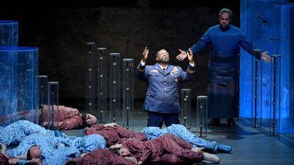 Russell Thomas (Idomeneo) y Jonathan Lemalu (Neptuno), en un pasaje de la producción de Idomeneo estrenada en el Festival de Salzburgo.