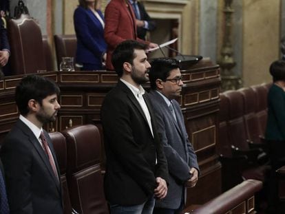 El secretario tercero de la Mesa, Javier Sánchez Serna, en el centro, el martes en la jura de su cargo.