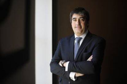 Carlos Aso posa en las oficinas de Andbank en Madrid antes de la entrevista. 